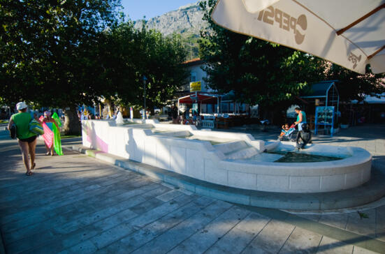 Fontana i trg dr. fra Gabre Cvitanovića